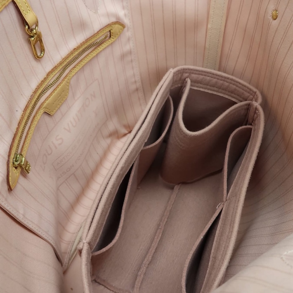 ❌SOLD❌Louis Vuitton Pink and White Tote - Picture 13 of 13
